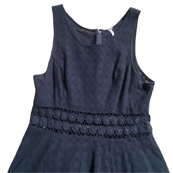 Free People Lace Daisy Eyelet Waist Cut Out Mini Dress-Black-Size 10-GUC - Picture 2 of 9
